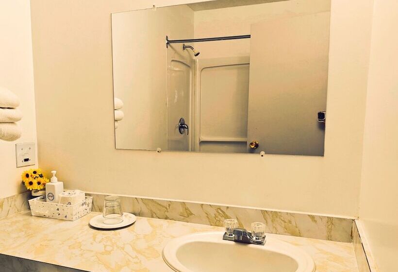 Cozy Corner Motel & Restaurant