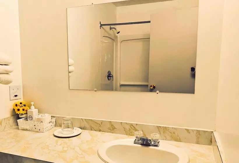 Cozy Corner Motel & Restaurant