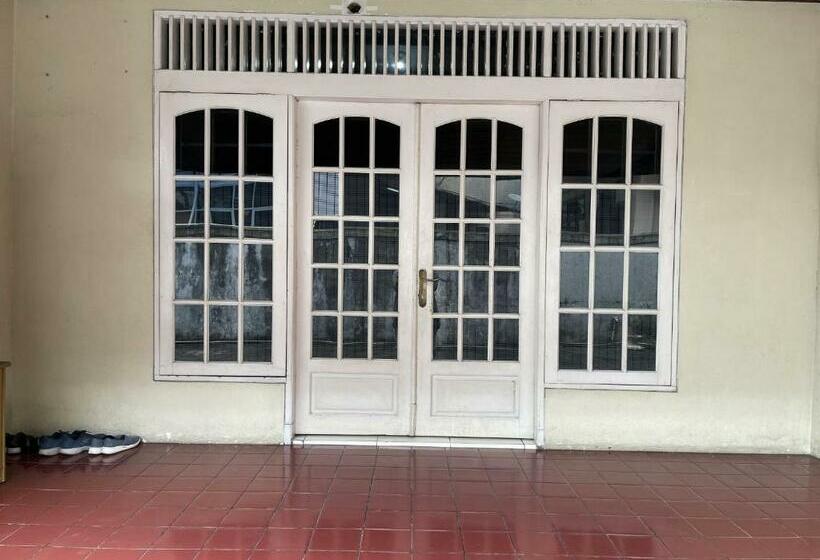 فندق Oyo 90812 Hayza Residence Syariah