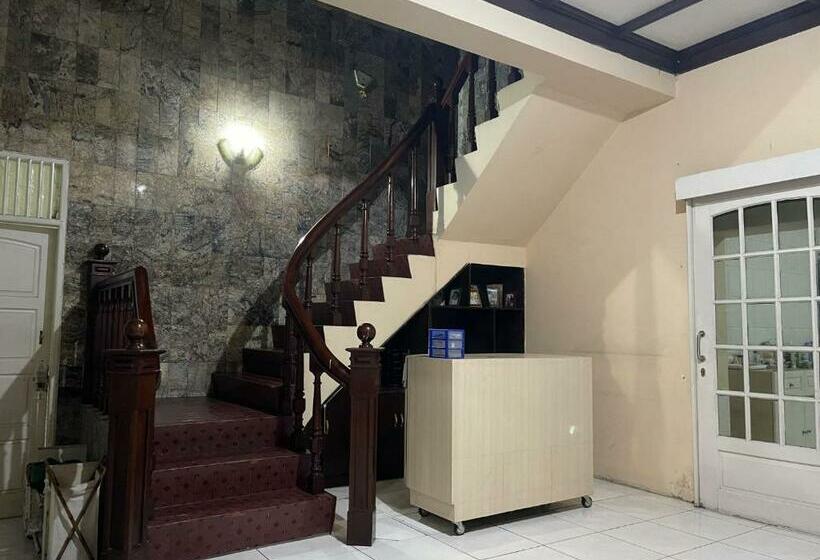 فندق Oyo 90812 Hayza Residence Syariah