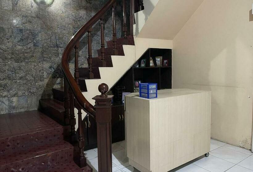 فندق Oyo 90812 Hayza Residence Syariah