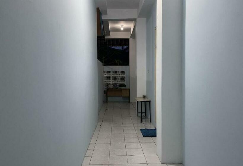 فندق Oyo 90812 Hayza Residence Syariah