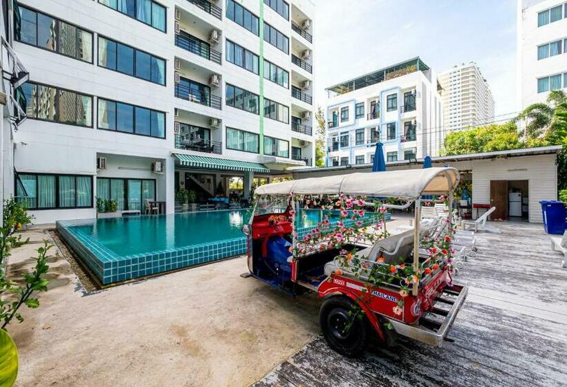 Szálloda Reddoorz Italay Resort