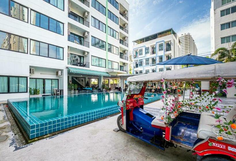 Szálloda Reddoorz Italay Resort