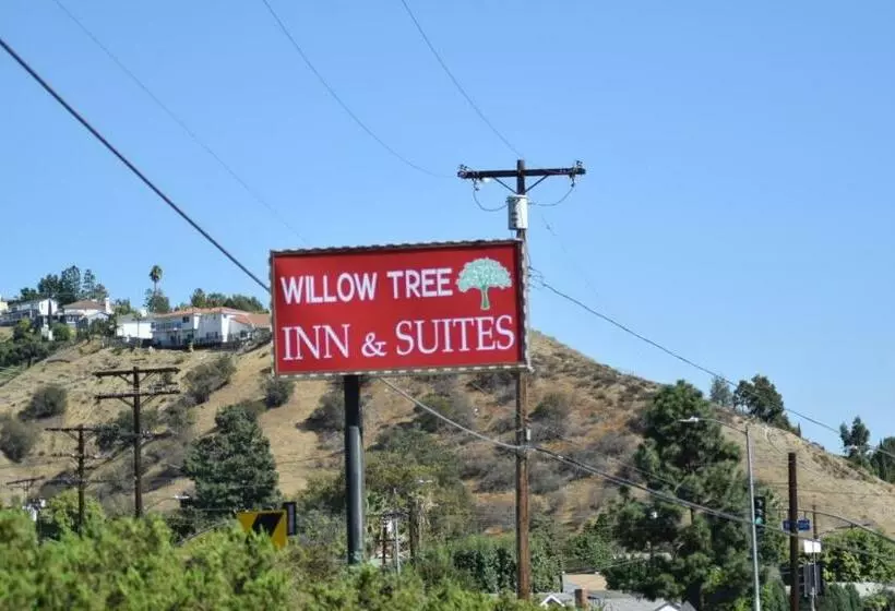 Hotelli Willow Tree Inn & Suites