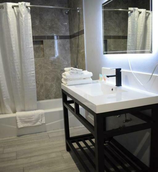 Отель Willow Tree Inn & Suites