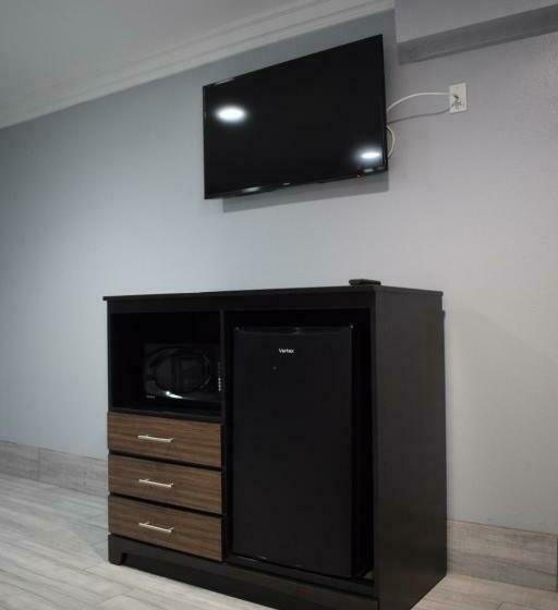 Отель Willow Tree Inn & Suites