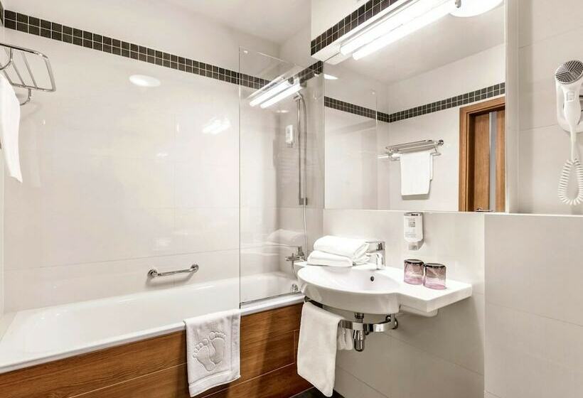 בית מלון כפרי Mercure Wiazowna Brant