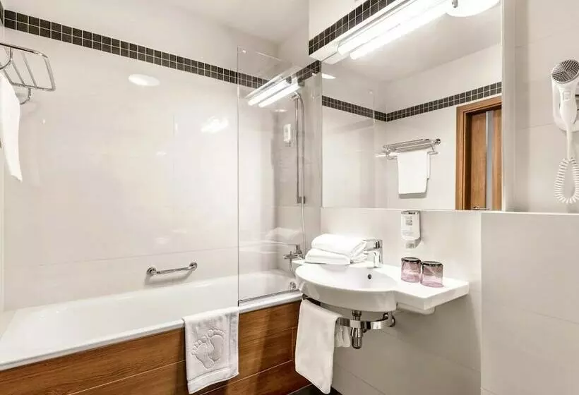 فندق Mercure Wiazowna Brant