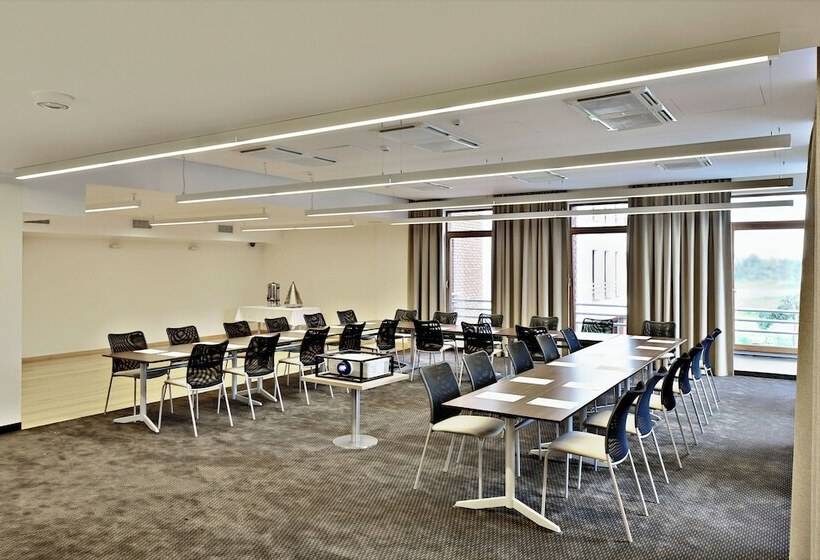 בית מלון כפרי Mercure Wiazowna Brant