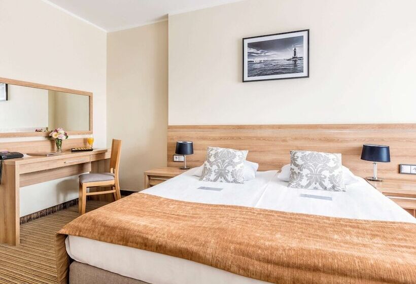 בית מלון כפרי Mercure Wiazowna Brant