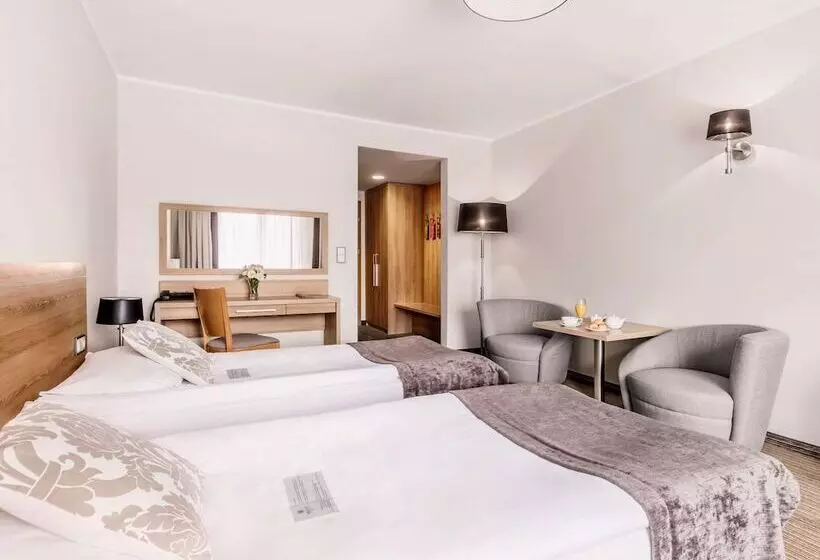 فندق Mercure Wiazowna Brant