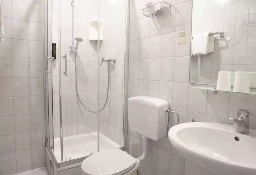 هتل Pension Lumes Self Check In