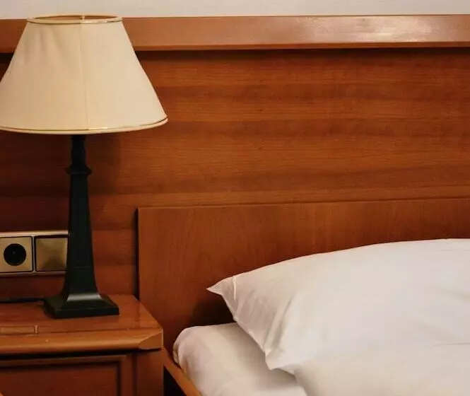 هتل Pension Lumes Self Check In