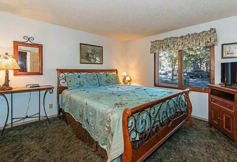 酒店 Winterset #02 Shared Hot Tub & Pool!