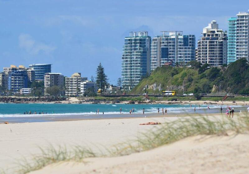 La Costa Beachside Motel