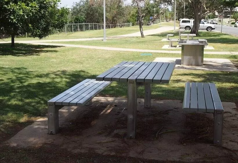 La Costa Beachside Motel