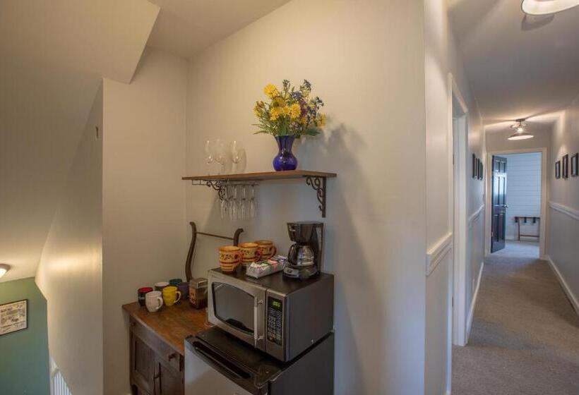 Purple Mountain Bed & Breakfast & Spa