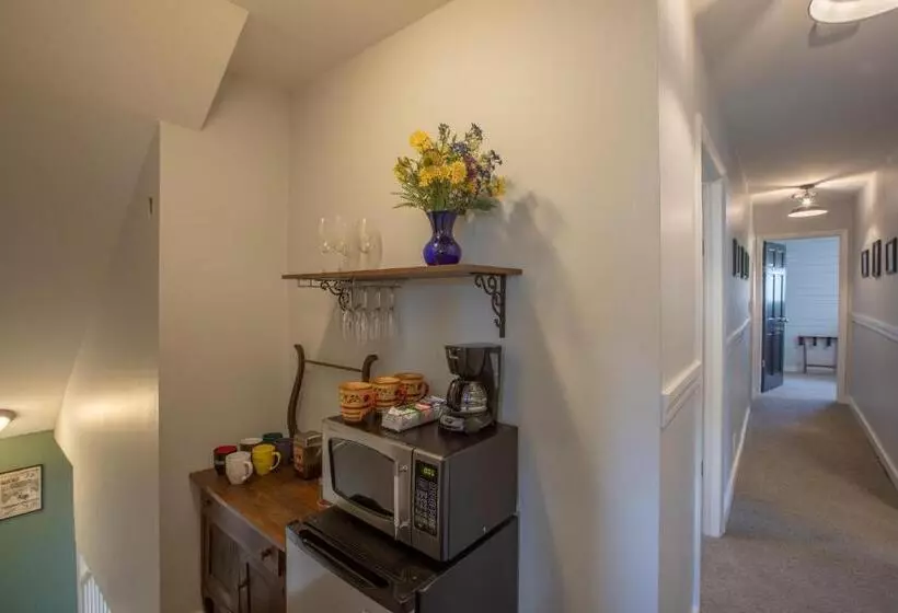 Purple Mountain Bed & Breakfast & Spa