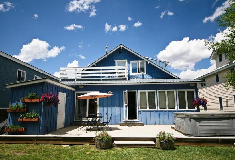 Purple Mountain Bed & Breakfast & Spa