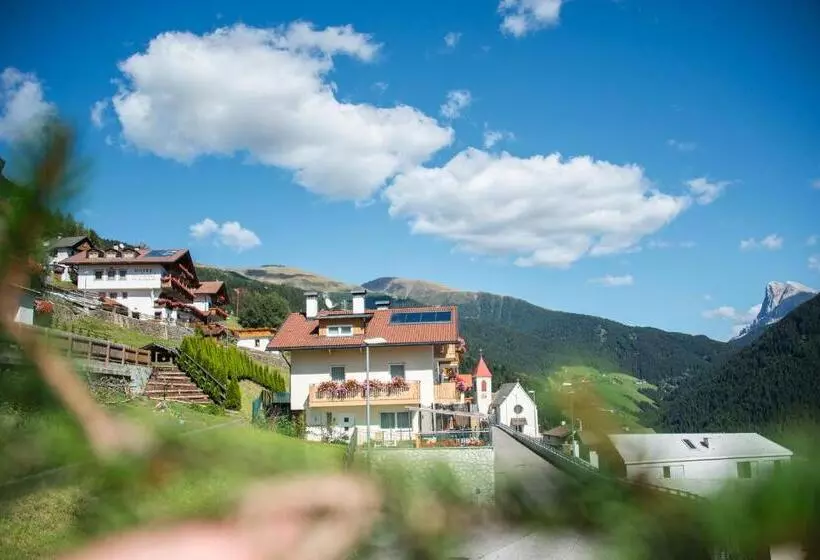 Aamiaismajoitus (B&B) Mountain Residence Alpenhof   Company Hotel Alpenhof Kg Sas Der Gasser Renate