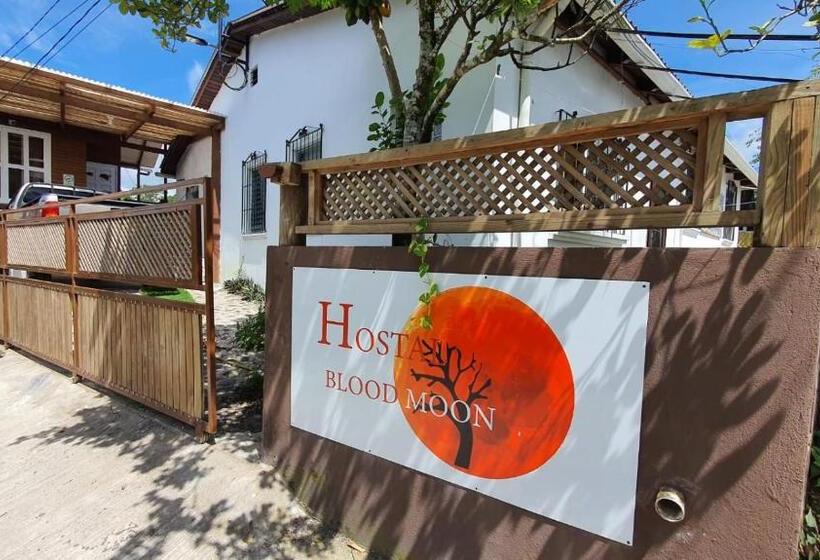 پانسیون Hostal Blood Moon