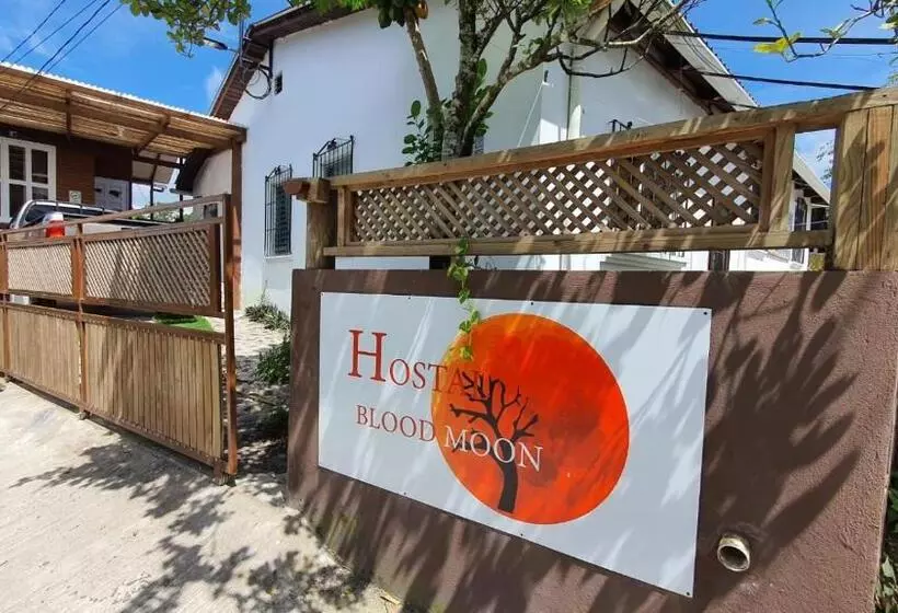 پانسیون Hostal Blood Moon
