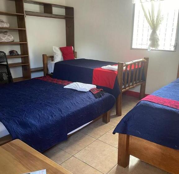 پانسیون Hostal Blood Moon