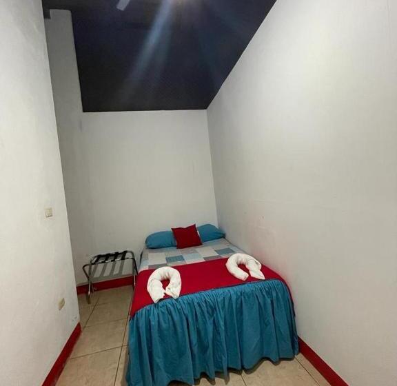 پانسیون Hostal Blood Moon