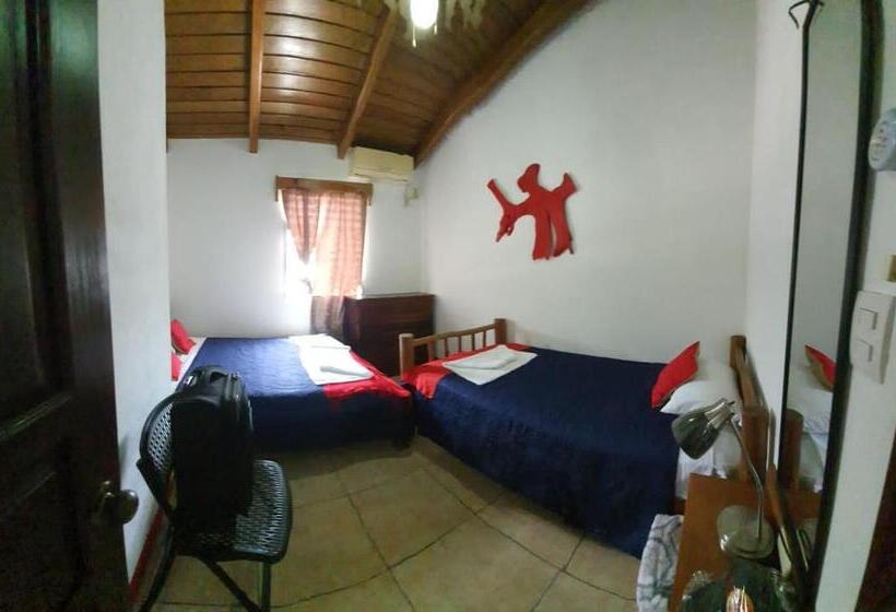 پانسیون Hostal Blood Moon