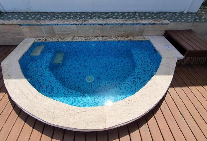 پانسیون Hostal Blood Moon