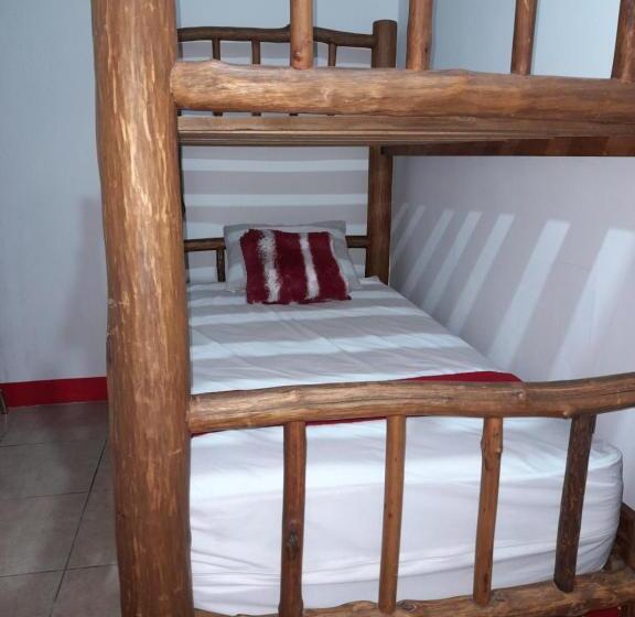 پانسیون Hostal Blood Moon