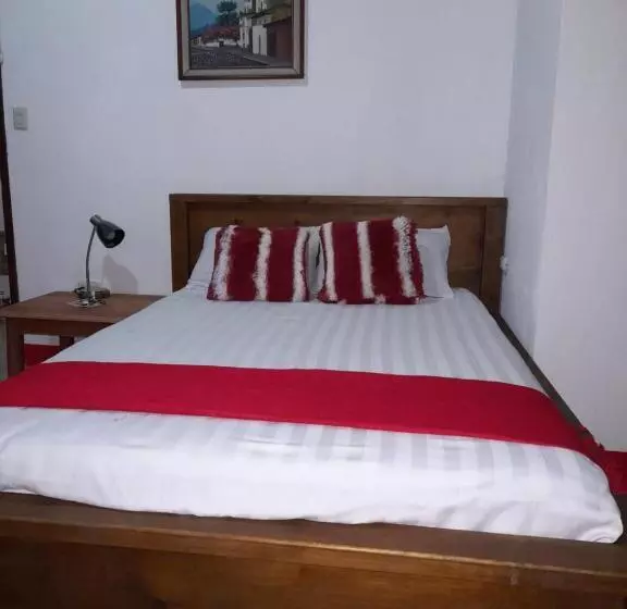 پانسیون Hostal Blood Moon