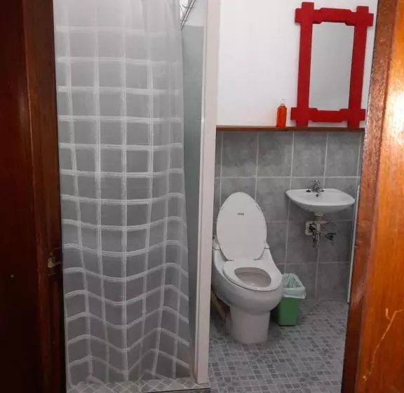 پانسیون Hostal Blood Moon