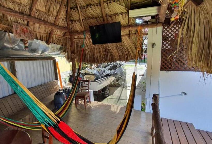 پانسیون Hostal Blood Moon