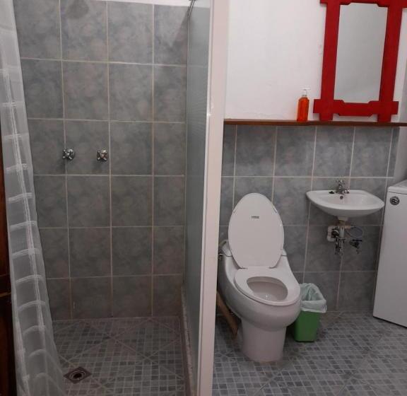 پانسیون Hostal Blood Moon