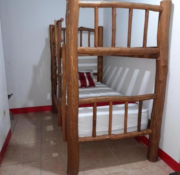 پانسیون Hostal Blood Moon