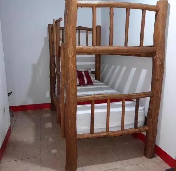 پانسیون Hostal Blood Moon