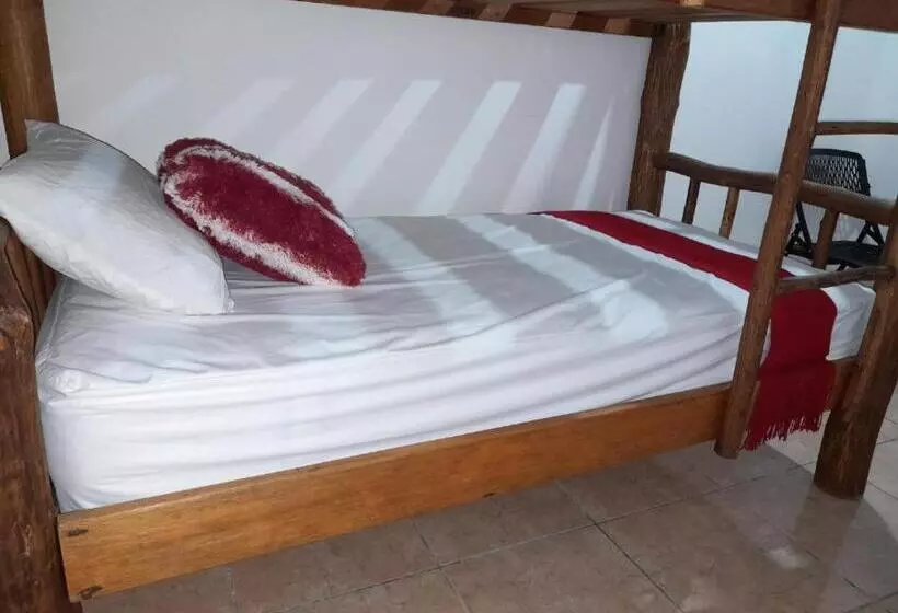 پانسیون Hostal Blood Moon