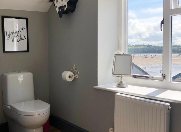 פנסיון Sailors Rest