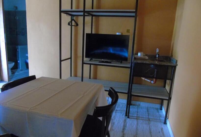 הוסטל Bella Luna Posada & Suite