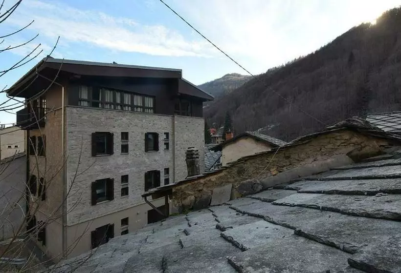 Retkeilymaja La Meira Sermig Casa Ferie