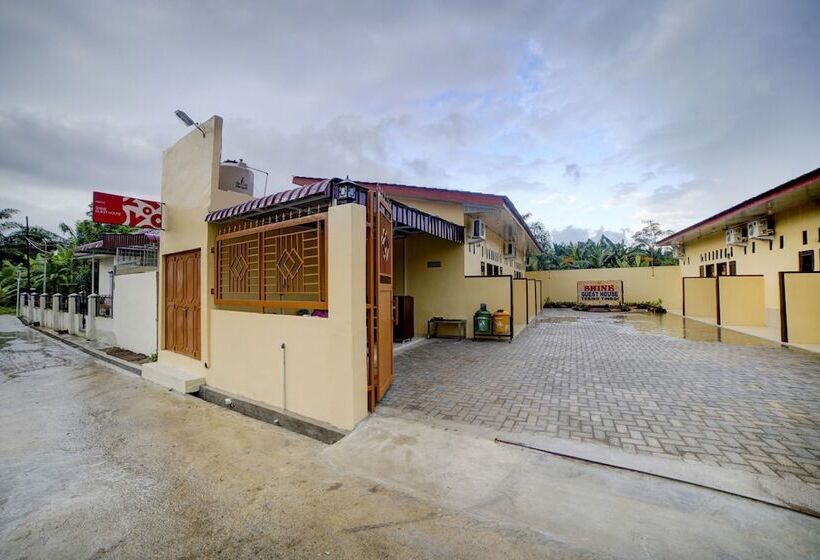 Hotel Reddoorz At Shine Guest House Tebing Tinggi