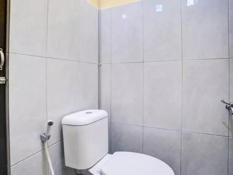 Hotelli Reddoorz At Shine Guest House Tebing Tinggi