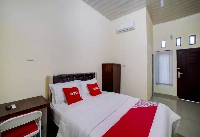 Hotelli Reddoorz At Shine Guest House Tebing Tinggi