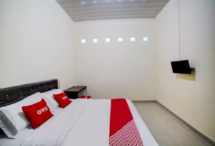 Hotelli Reddoorz At Shine Guest House Tebing Tinggi