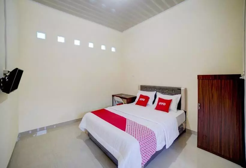 Hotelli Reddoorz At Shine Guest House Tebing Tinggi