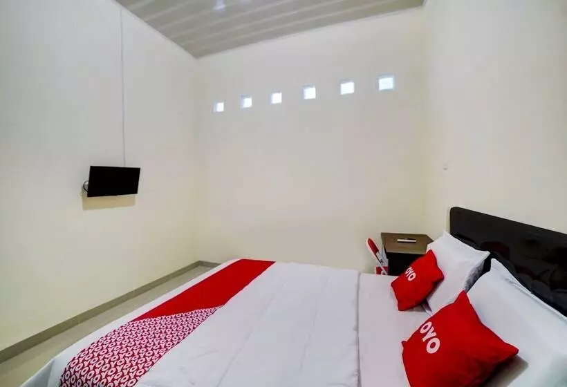 Hotelli Reddoorz At Shine Guest House Tebing Tinggi