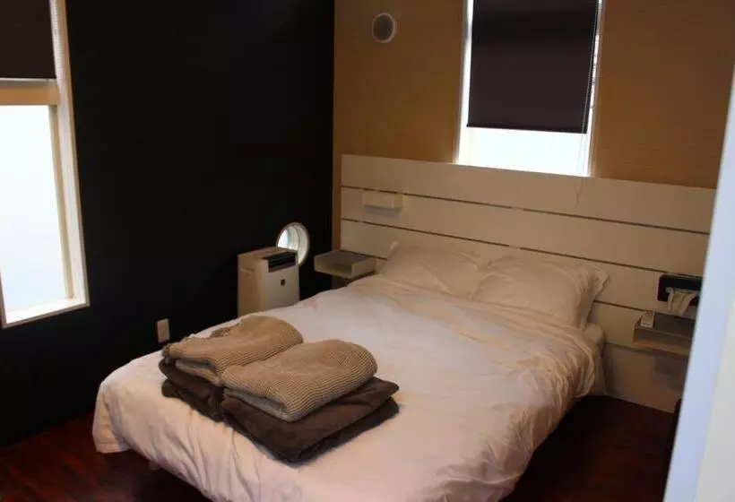 En  Hostel & Café Bar