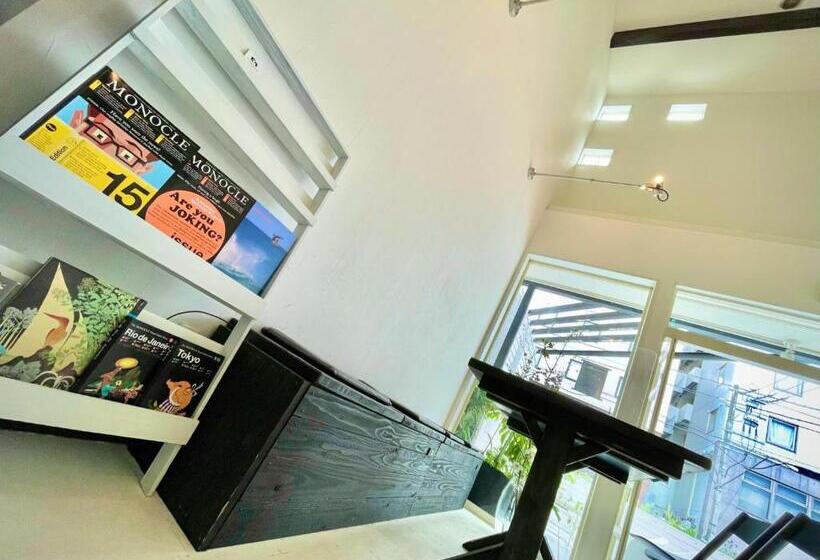 En Hostel & Café Bar